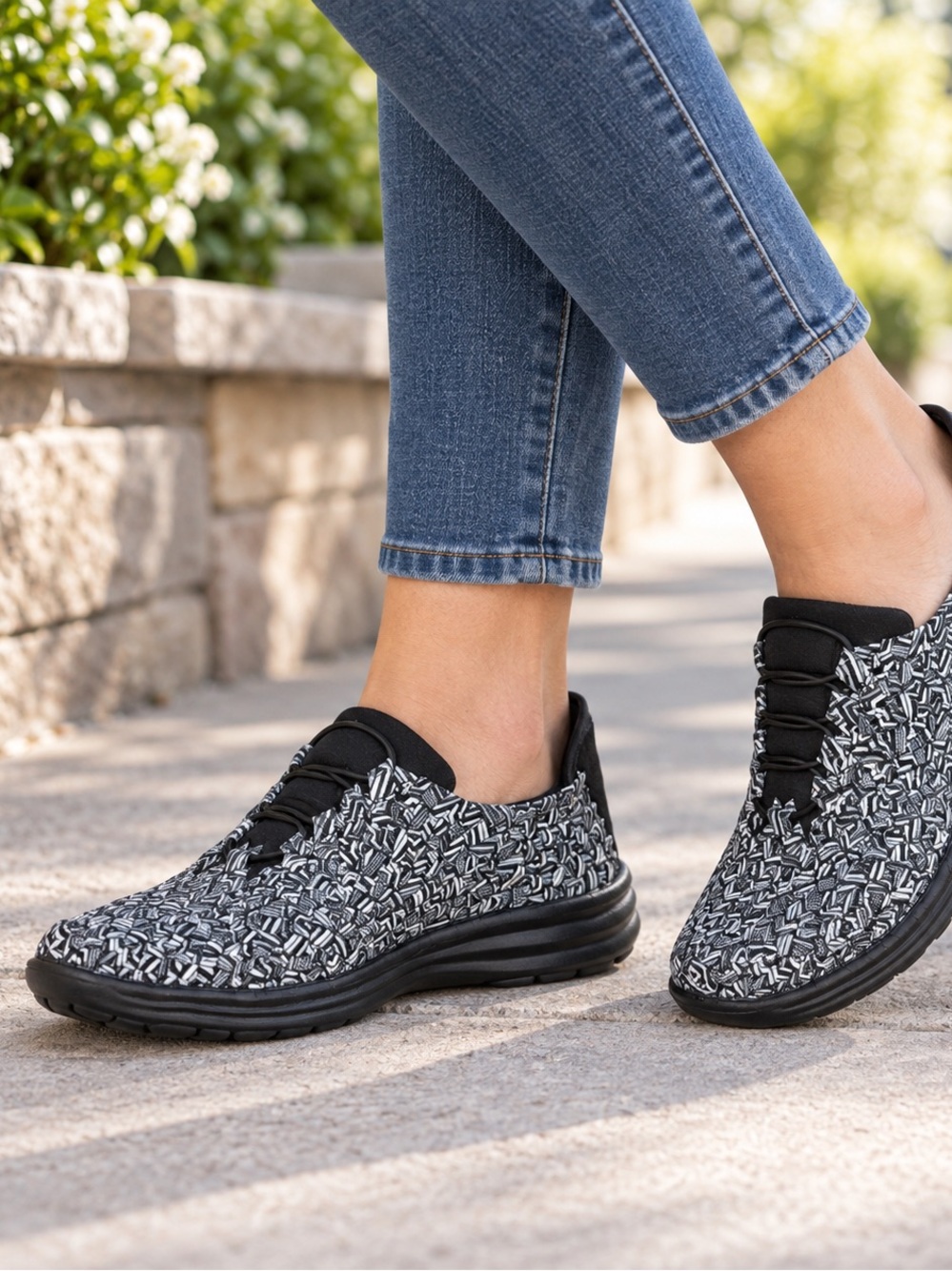 Bernie Mev Victoria Walking Black White Woven Shoe EU 38 US 7.5-8 NWT